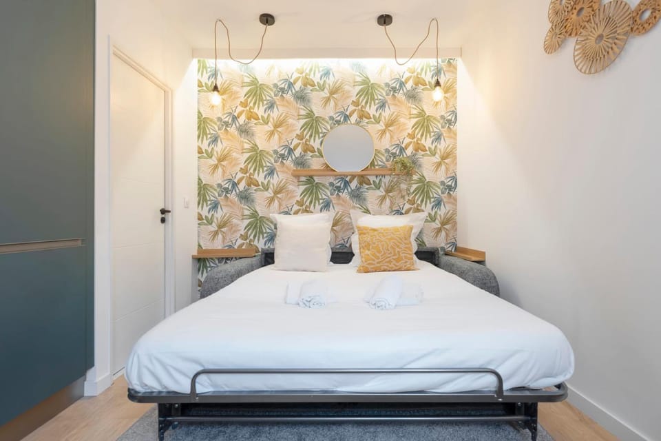 Bed, Photo of the whole room, Bedroom