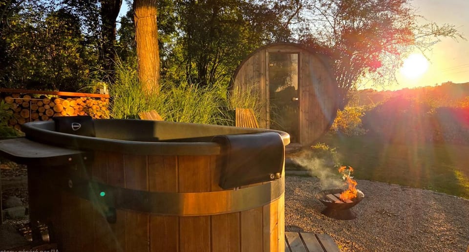 Hot Tub, Sauna