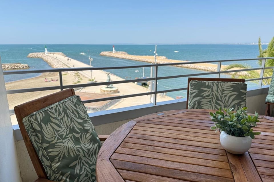 Day, Natural landscape, View (from property/room), Balcony/Terrace, Living room, Seating area, Beach, Sea view
