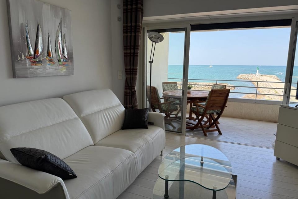 Patio, Natural landscape, View (from property/room), Balcony/Terrace, Living room, Dining area, Sea view