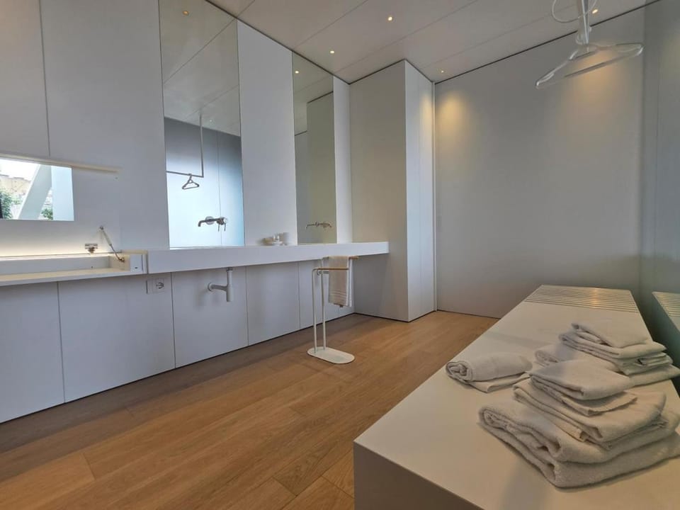 Bathroom, wardrobe