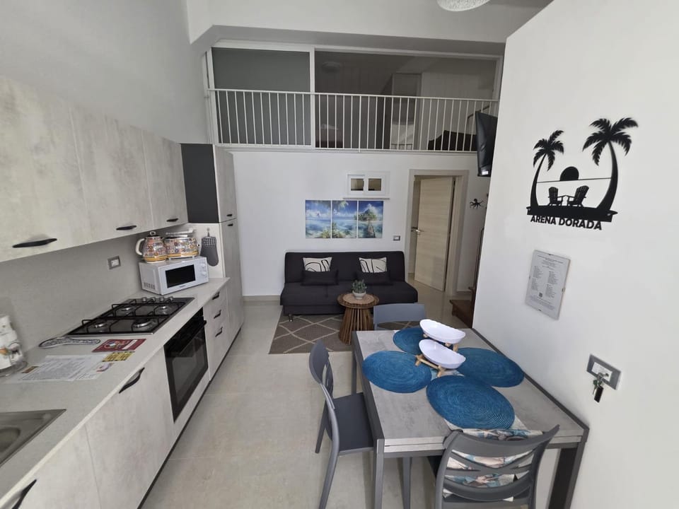Kitchen or kitchenette, Dining area, minibar, oven, pet friendly, stove, toaster
