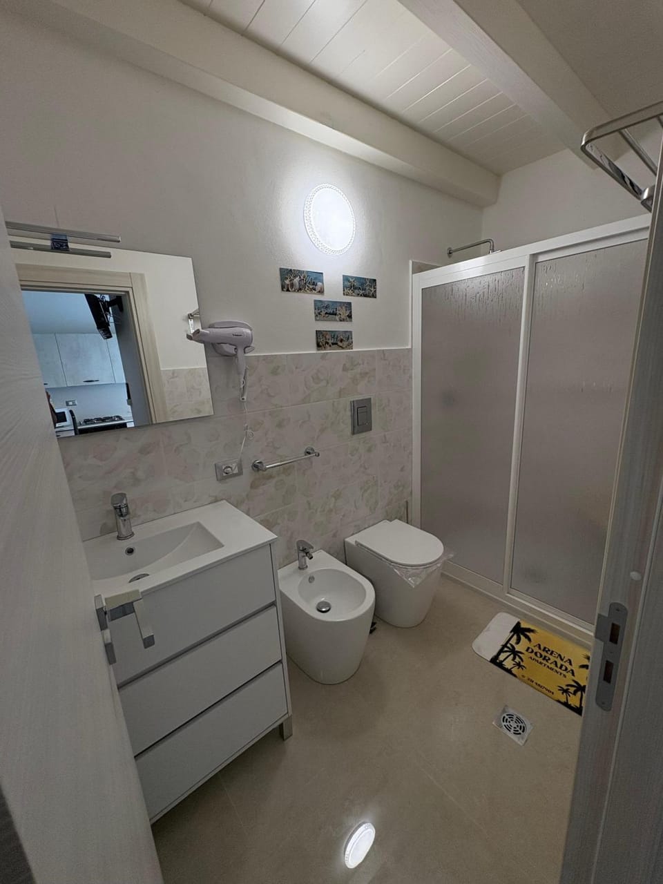 Shower, Toilet, Bathroom, bidet, towels