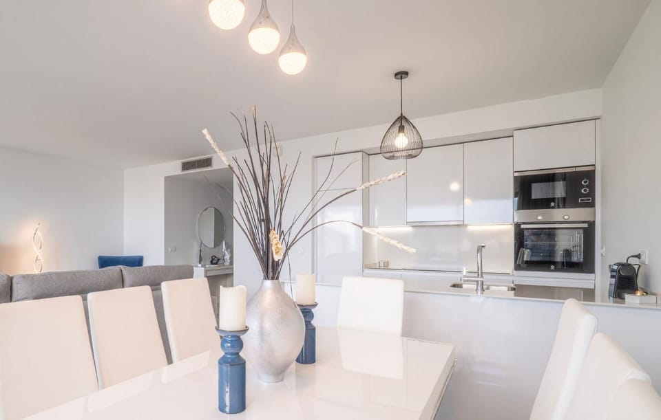 Kitchen or kitchenette, Living room, Seating area, Dining area, stove