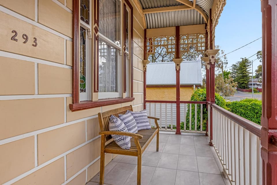 Bendigo Signature Accommodation on Barnard House in Bendigo