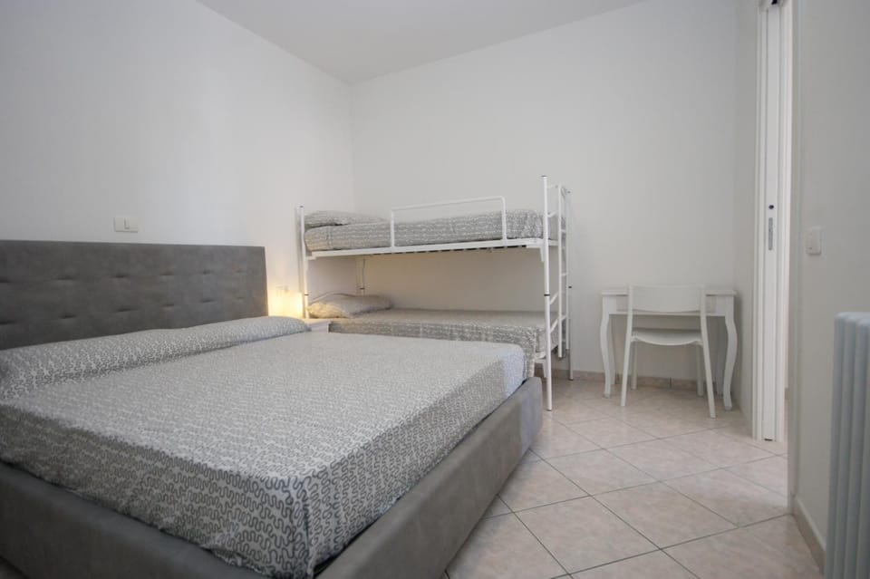 Bed, Photo of the whole room, Bedroom, bunk bed