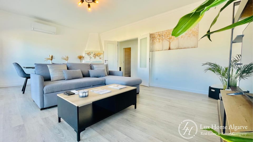 Living room, Seating area, air conditioner