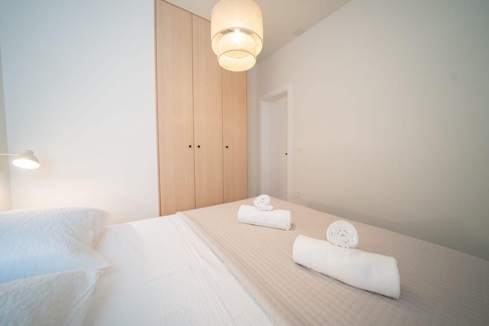 Bed, Bedroom, towels, wardrobe