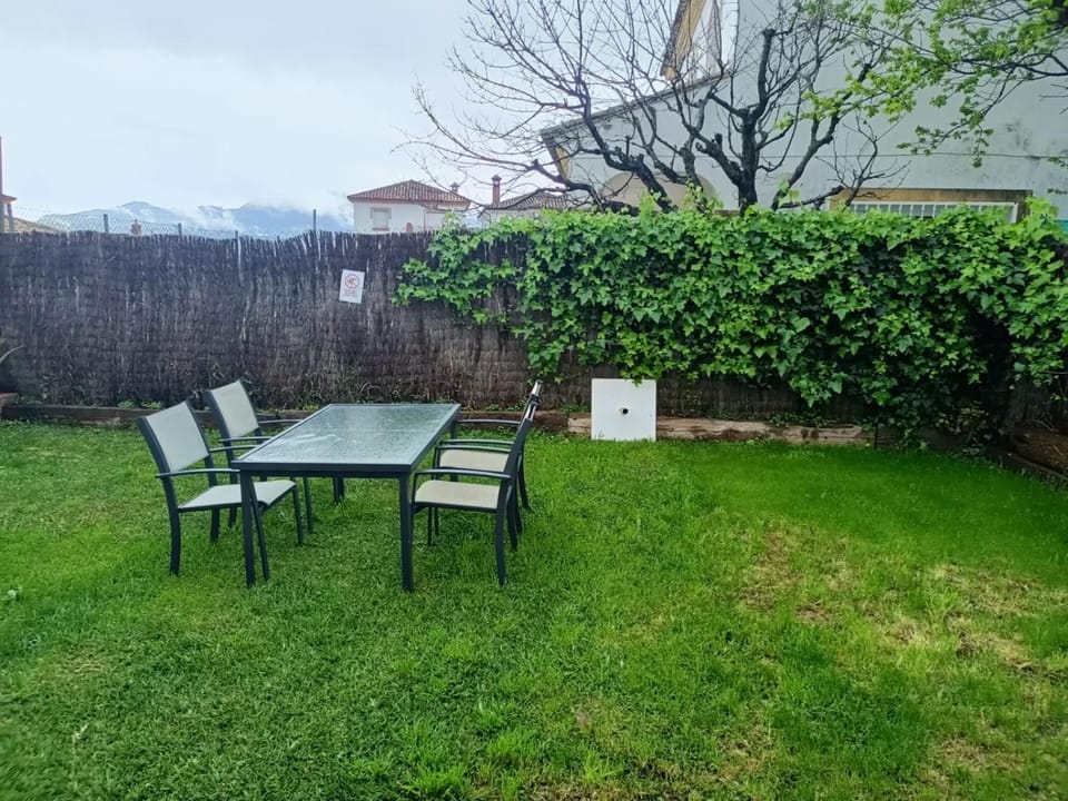 Casa con jardín con vistas al Valle de la Sierra de Líbar House in Costa del Sol