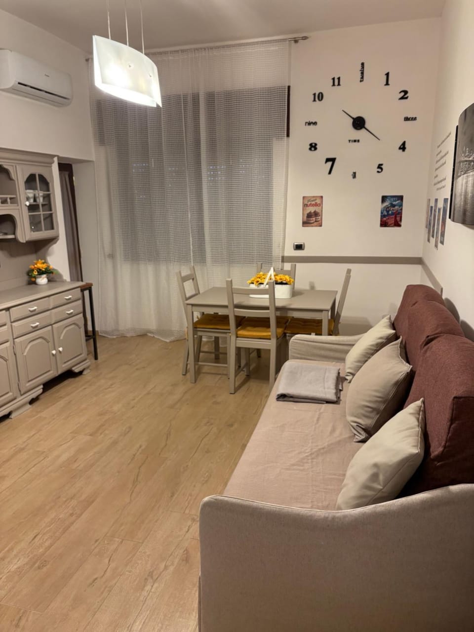 Kitchen or kitchenette, Seating area, Dining area