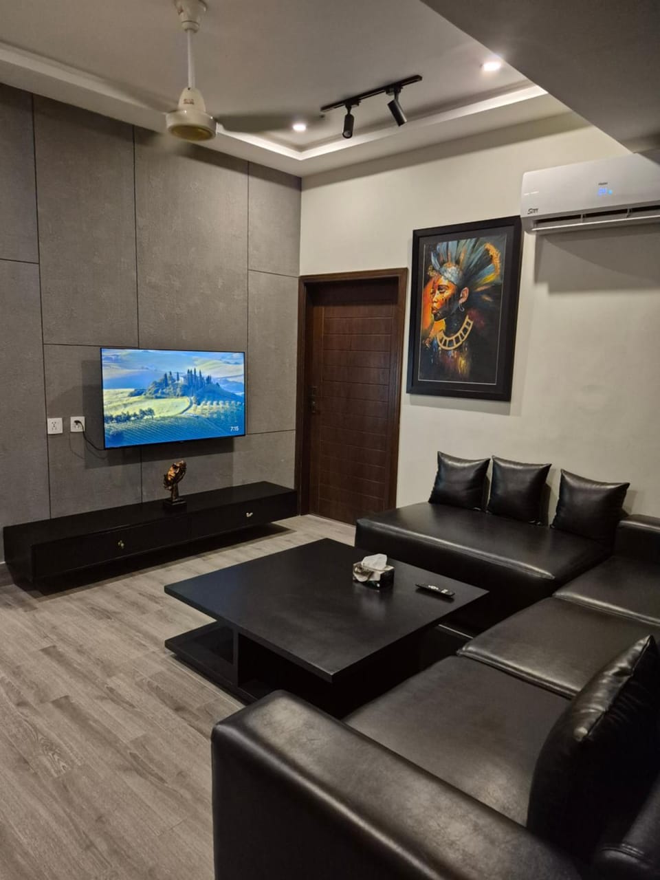 Communal lounge/ TV room, TV and multimedia, Living room