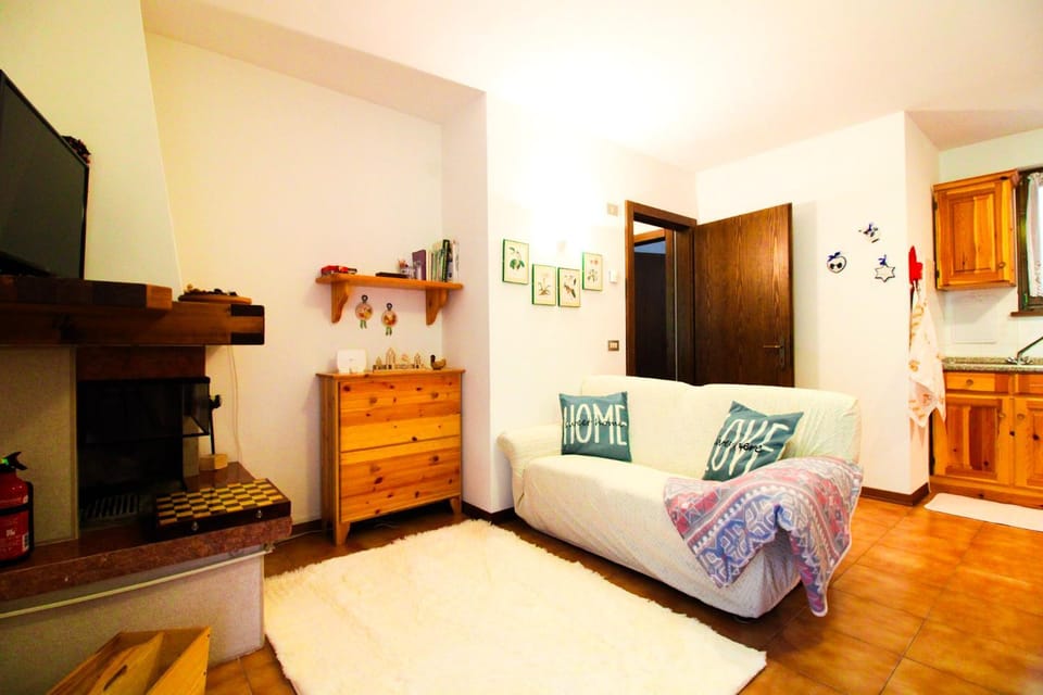 TV and multimedia, Kitchen or kitchenette, Living room, Seating area