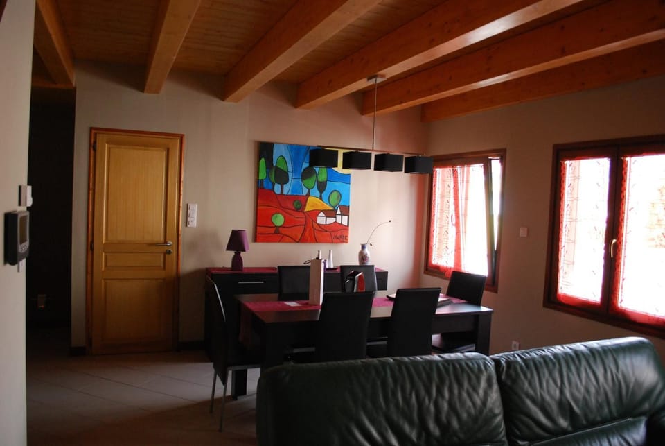 Seating area, Dining area