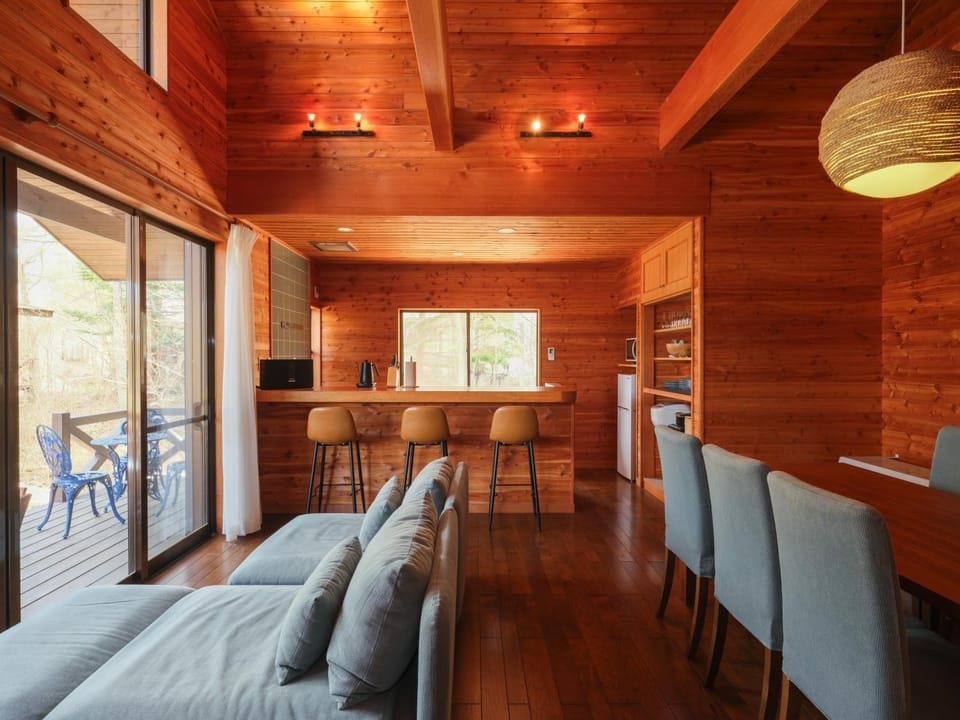 Kitchen or kitchenette, Living room, Seating area, Dining area