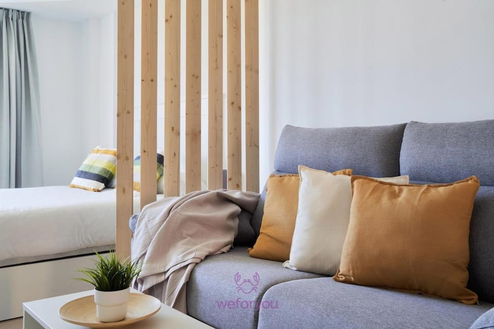 Bed, Living room, Photo of the whole room, Seating area