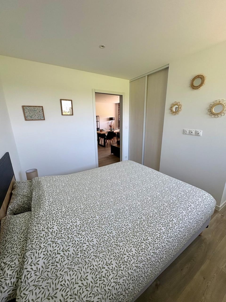 Bed, Photo of the whole room, Bedroom