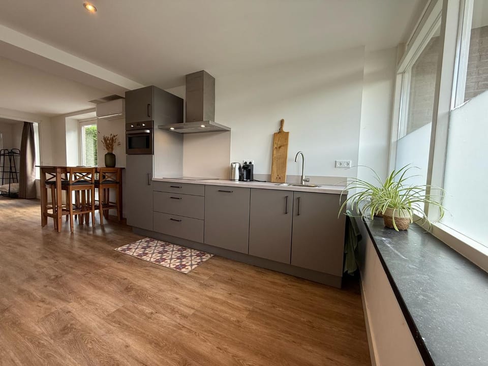 Dining area, Food, microwave, oven, kitchen