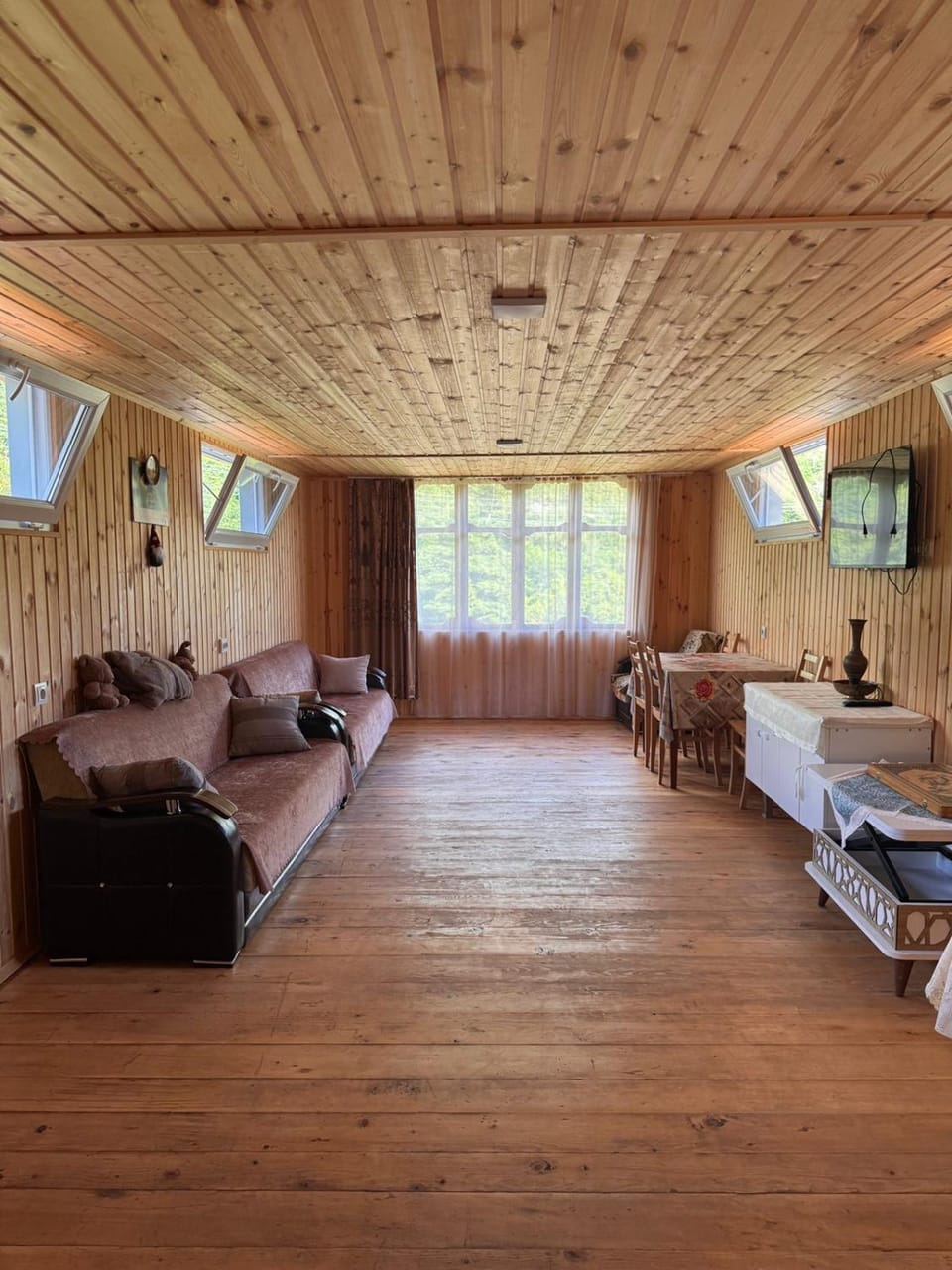 TV and multimedia, Living room, Seating area, Evening entertainment
