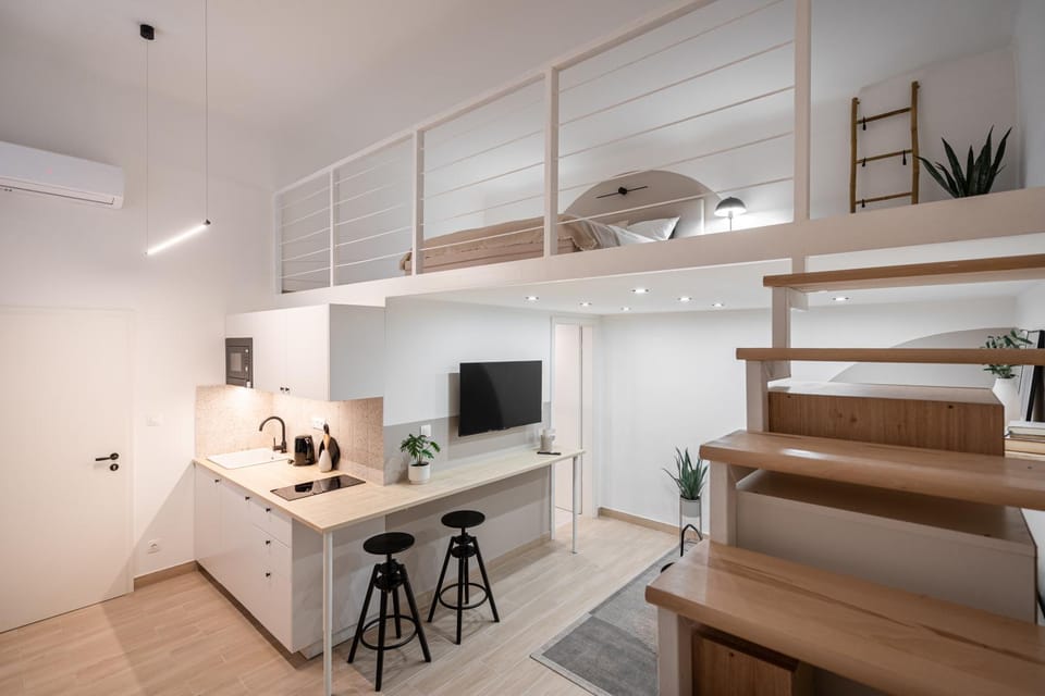 TV and multimedia, Kitchen or kitchenette, Photo of the whole room, Dining area