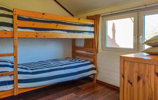 Bedroom, bunk bed