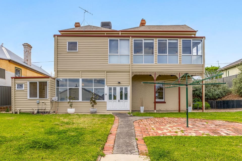 Bendigo Signature Accommodation on Vine House in Bendigo