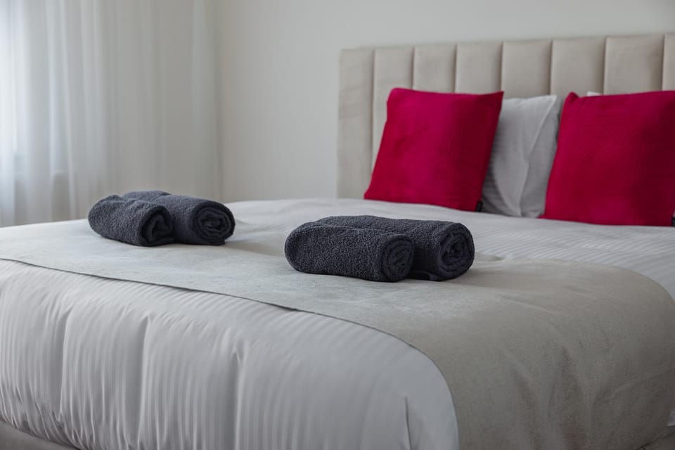 Bed, Bedroom, towels, air conditioner