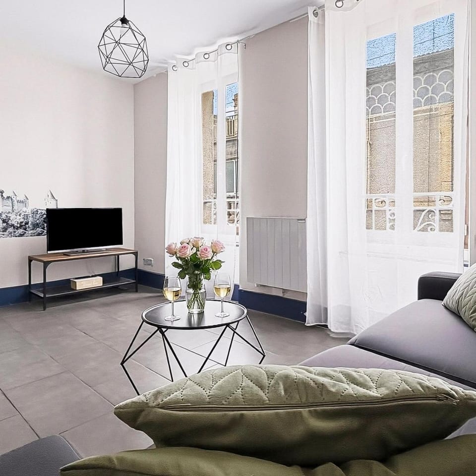 Communal lounge/ TV room, TV and multimedia, Living room, Seating area, Evening entertainment