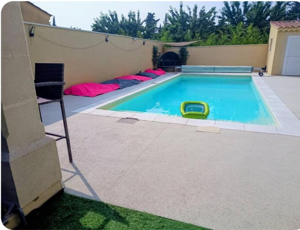 Maison villa avec piscine et spa, 6,8 ou 10 pers, meublés de tourisme 3 étoiles Villa in L'Isle-sur-la-Sorgue