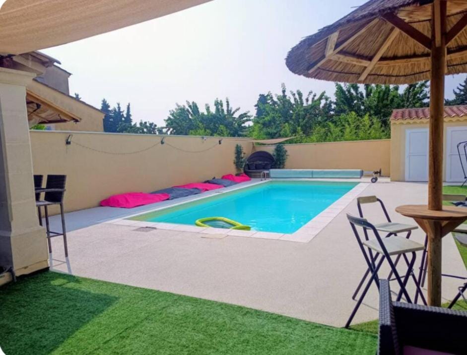 Maison villa avec piscine et spa, 6,8 ou 10 pers, meublés de tourisme 3 étoiles Villa in L'Isle-sur-la-Sorgue