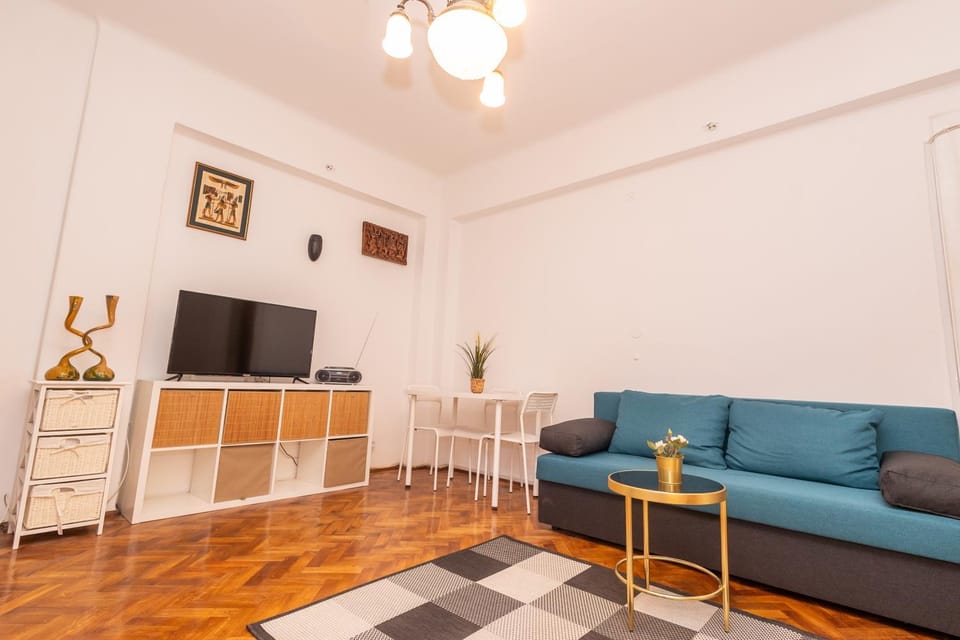 The Walter Salon Unirii - 3 Spacious Rooms and Self Check-in Apartment in Bucharest