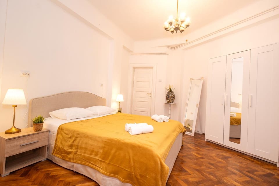 The Walter Salon Unirii - 3 Spacious Rooms and Self Check-in Apartment in Bucharest