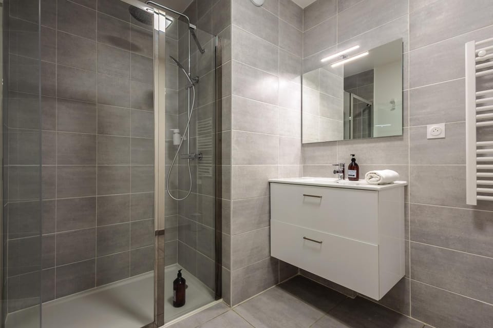 Shower, Bathroom