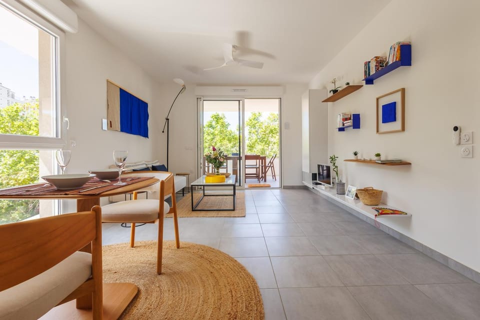 Living room, Dining area