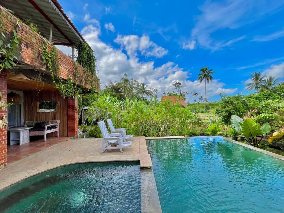 Patio, Swimming pool, Swimming pool