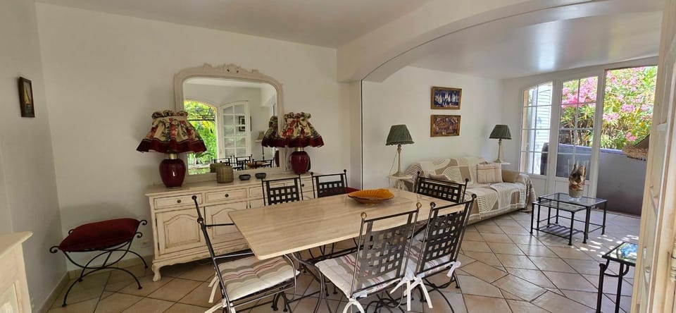 House with garden & jacuzzi near city center House in Saint-Tropez