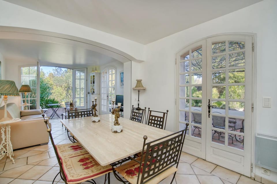 House with garden & jacuzzi near city center House in Saint-Tropez
