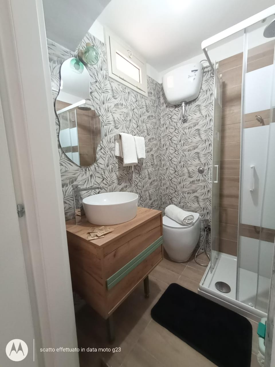 Shower, Toilet, Bathroom, towels