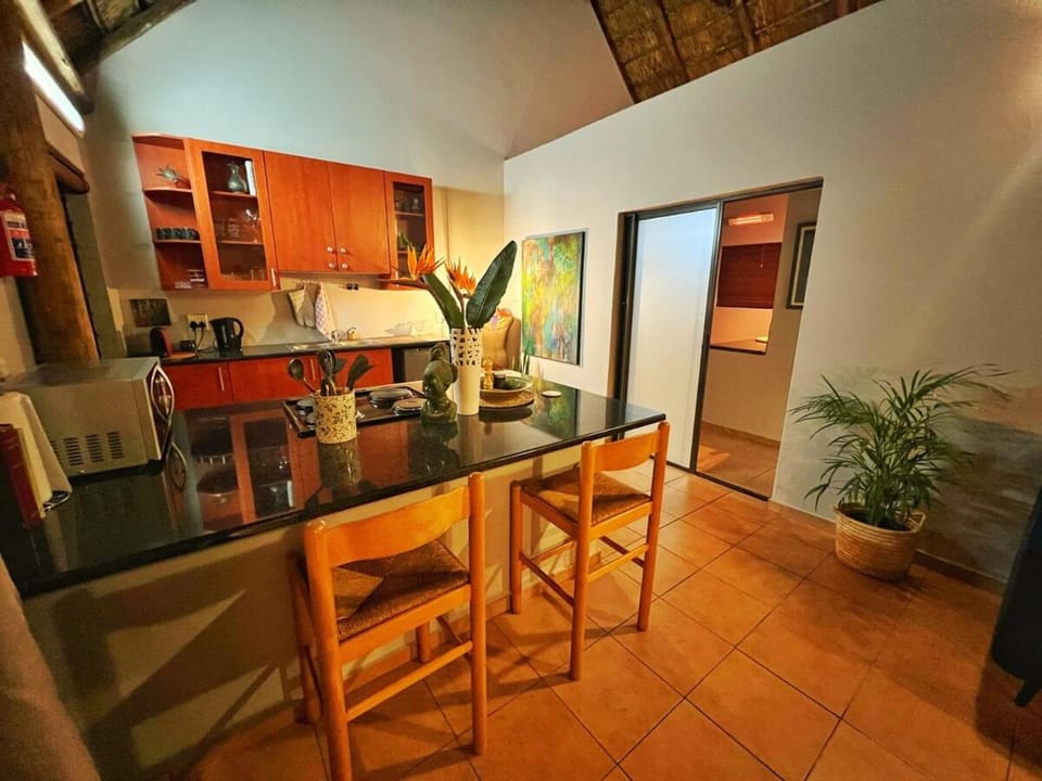 Kitchen or kitchenette, Seating area, Dining area, stove