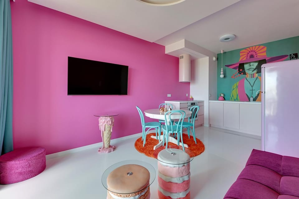 Communal lounge/ TV room, TV and multimedia, Kitchen or kitchenette, Living room, Seating area, Dining area