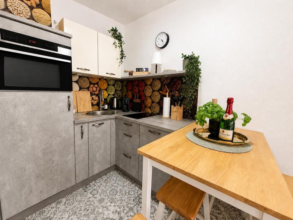 Dining area, kitchen