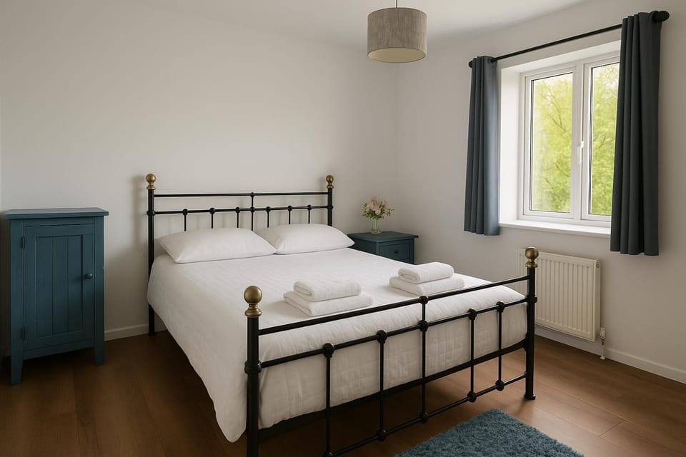 Cozy 2BR Flat Near City Centre Free Parking Fast Wifi Apartment in Edinburgh