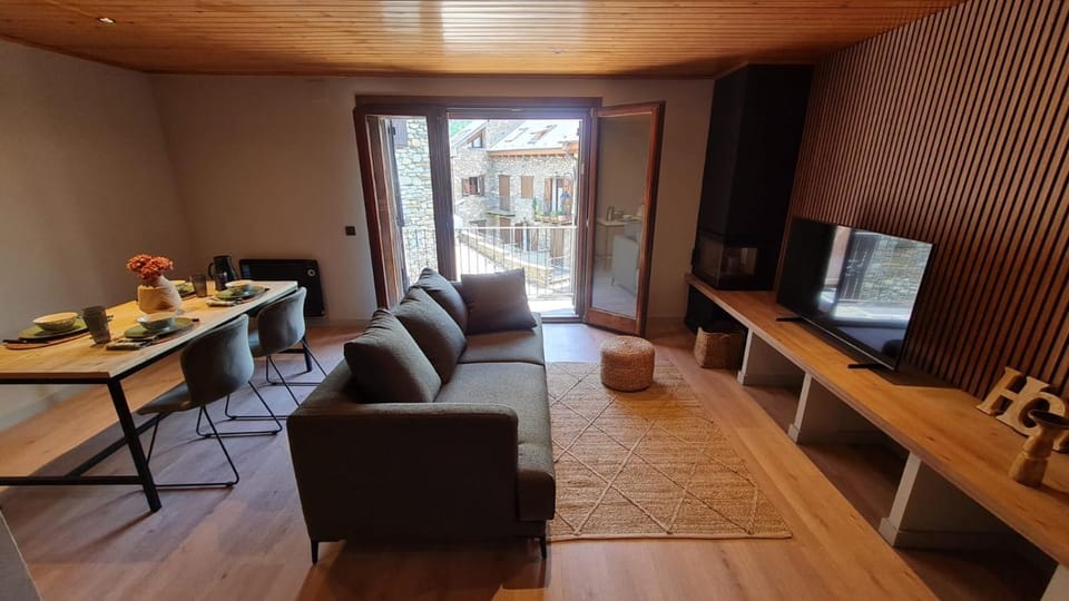 TV and multimedia, Living room, Dining area