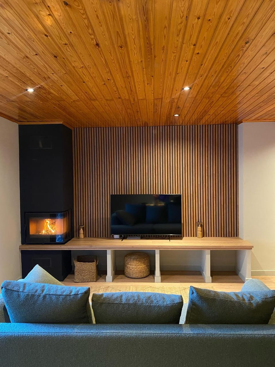 TV and multimedia, Living room, fireplace