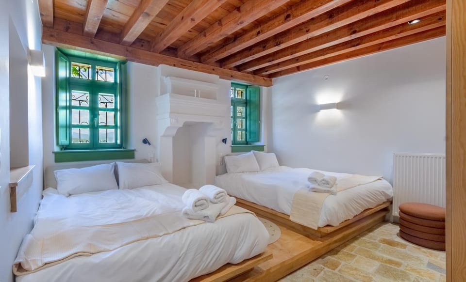 Bedroom, towels