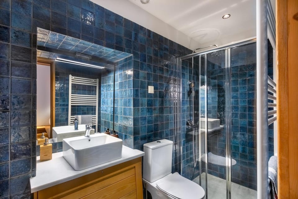 Shower, Toilet, towels