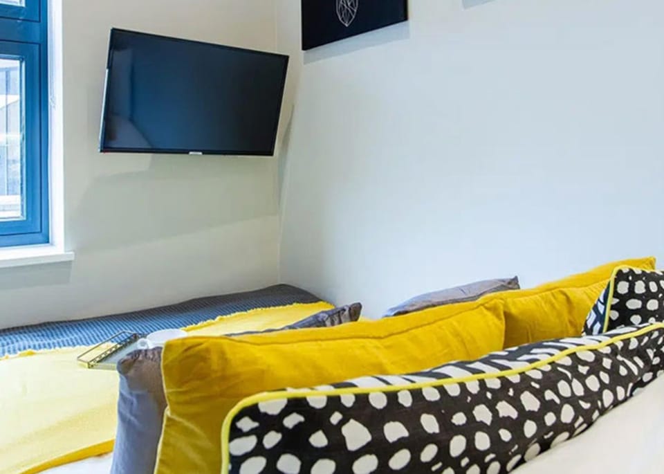 TV and multimedia, Photo of the whole room, Bedroom