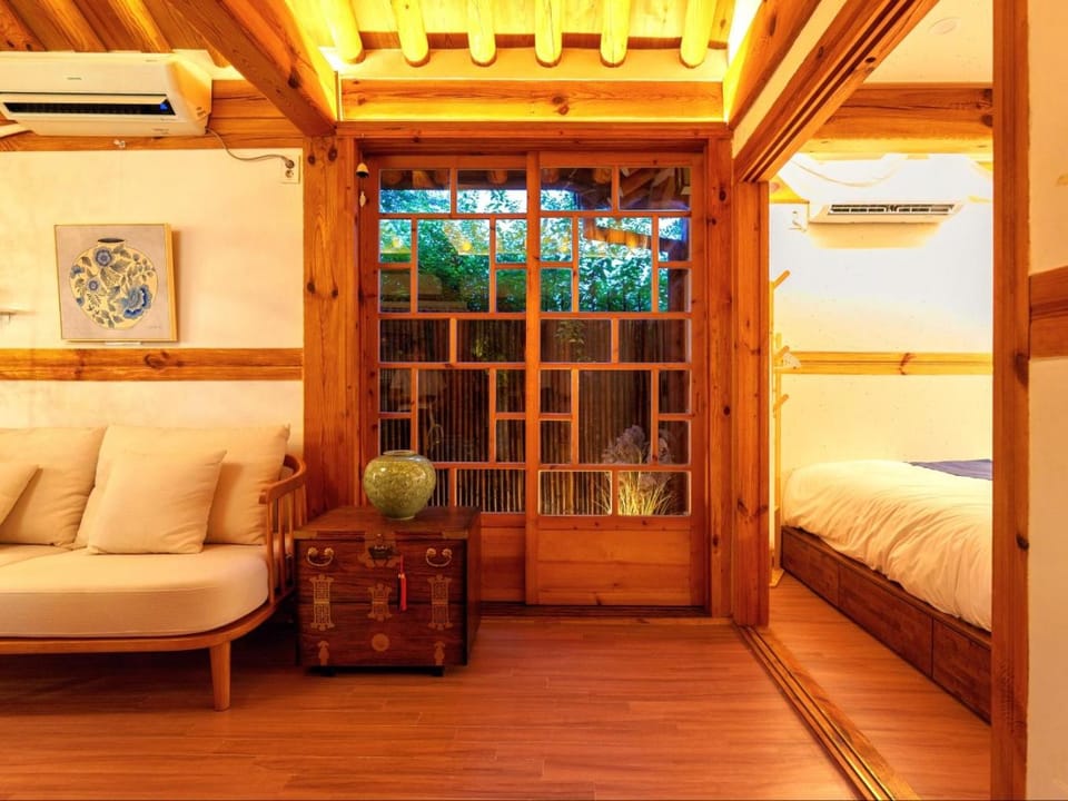Living room, Seating area, air conditioner