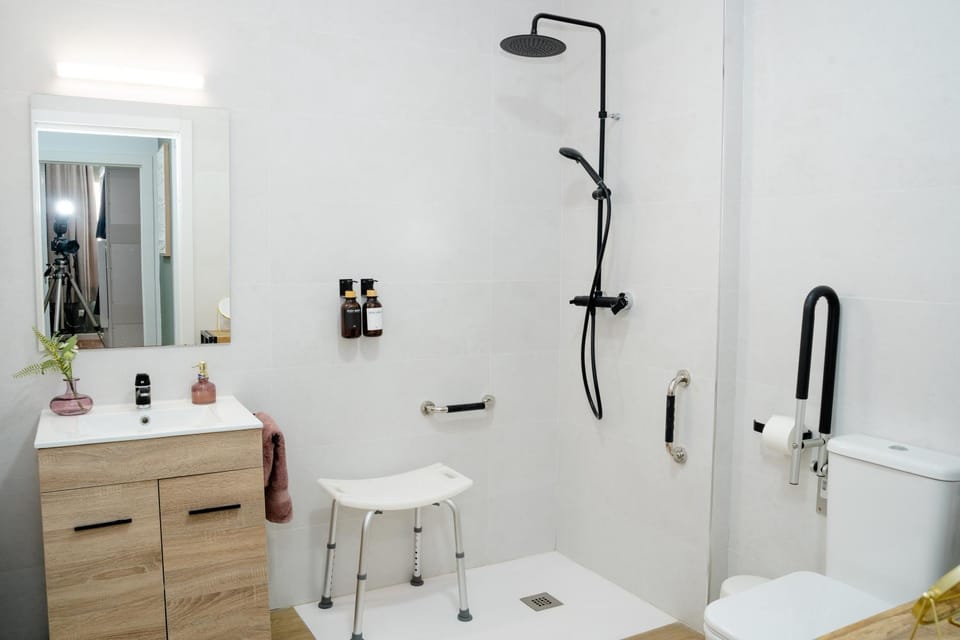 Shower, Toilet, Bathroom