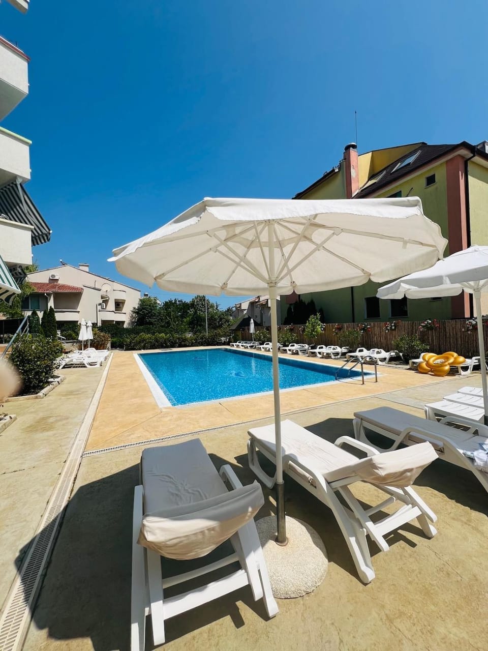 Pool view, Swimming pool, sunbed