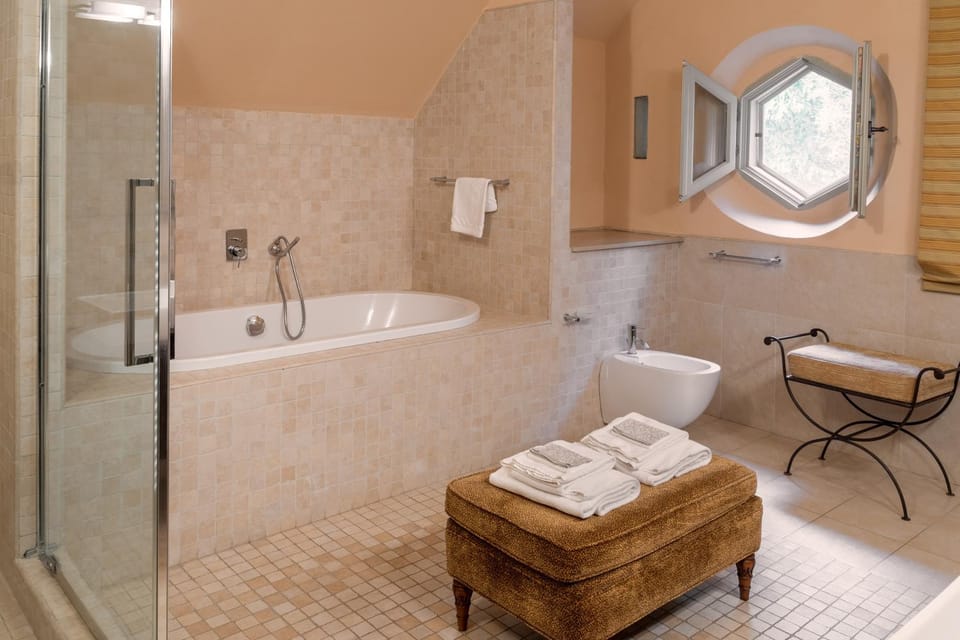 Shower, Toilet, Bathroom, Bath, towels